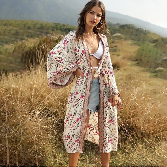 1010 Floral Wrap Kimono - Picture 4 of 5